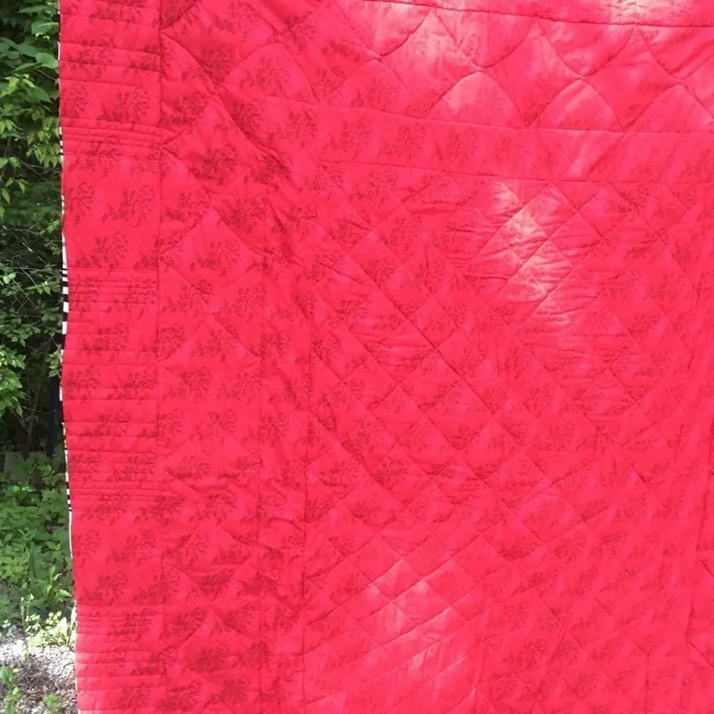 NWT. Hand Crafted Gorgeous Poppies Large Quilt